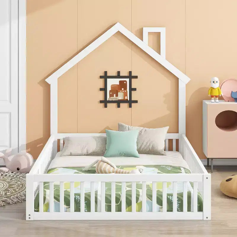 Letto a piattaforma in legno per casa a grandezza naturale con spondina di protezione