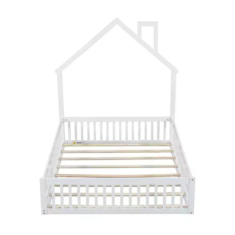 Letto a piattaforma in legno per casa a grandezza naturale con spondina di protezione