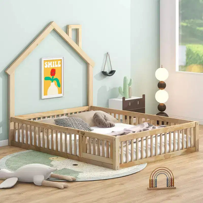 Letto a piattaforma in legno per casa a grandezza naturale con spondina di protezione
