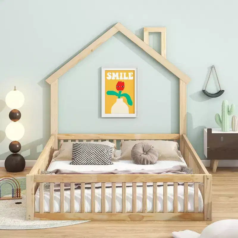 Letto a piattaforma in legno per casa a grandezza naturale con spondina di protezione