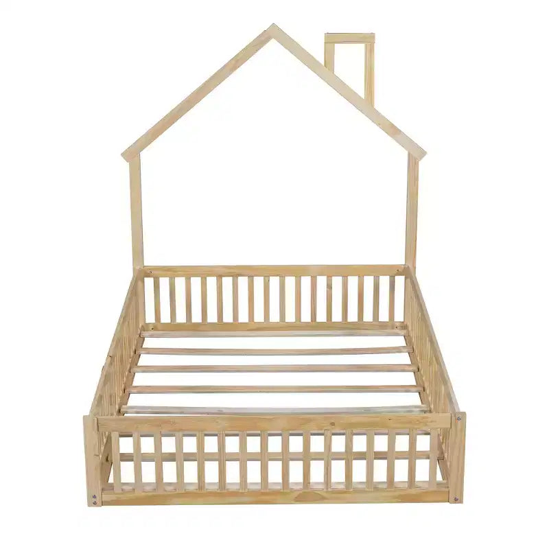 Letto a piattaforma in legno per casa a grandezza naturale con spondina di protezione