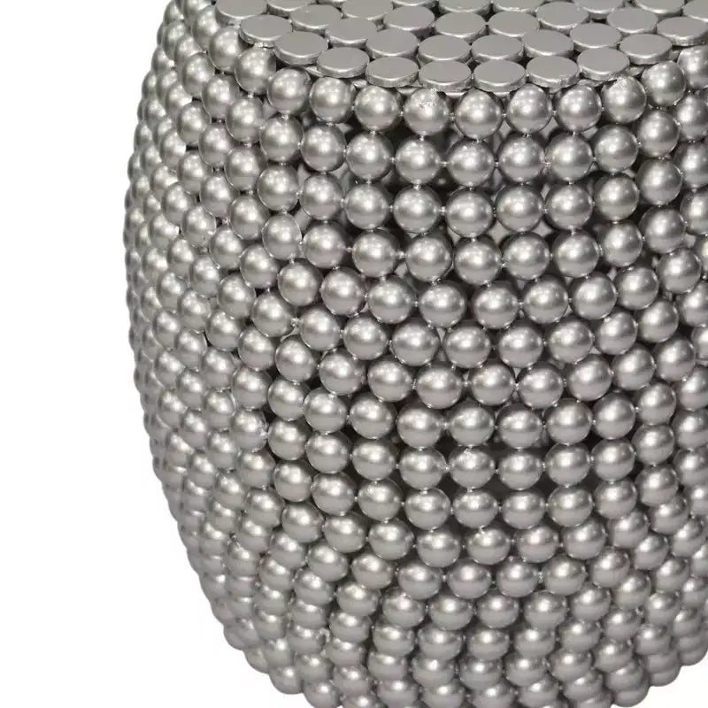 Tavolino da salotto da 18 pollici con perline metalliche argentate e motivo borchiato, struttura in ferro nichelato