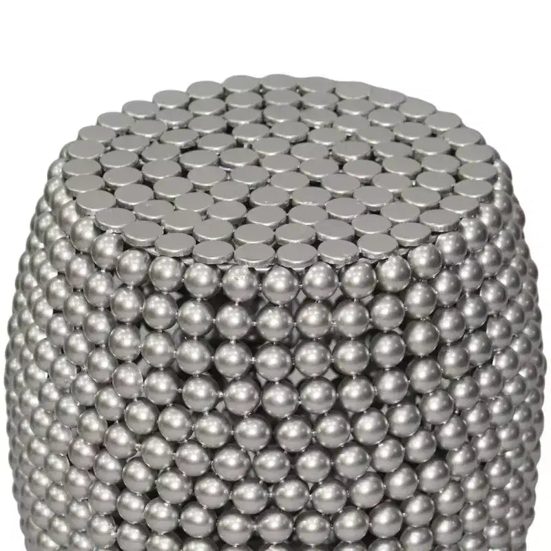 Tavolino da salotto da 18 pollici con perline metalliche argentate e motivo borchiato, struttura in ferro nichelato