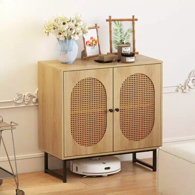 Mobile buffet con 2 ante, ripiano regolabile, gambe in metallo, credenza a pavimento accentata, naturale/bianco