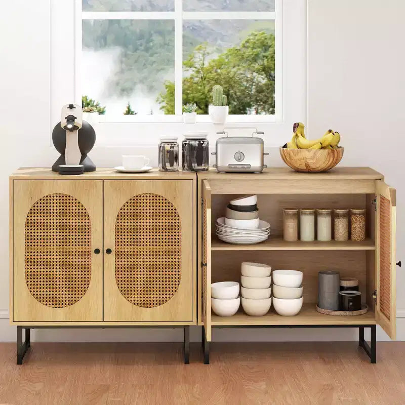 Mobile buffet con 2 ante, ripiano regolabile, gambe in metallo, credenza a pavimento accentata, naturale/bianco